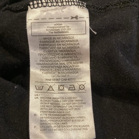 Adidas size medium basic black logo shortsleeved t shirt great condition - Picture 4 of 4